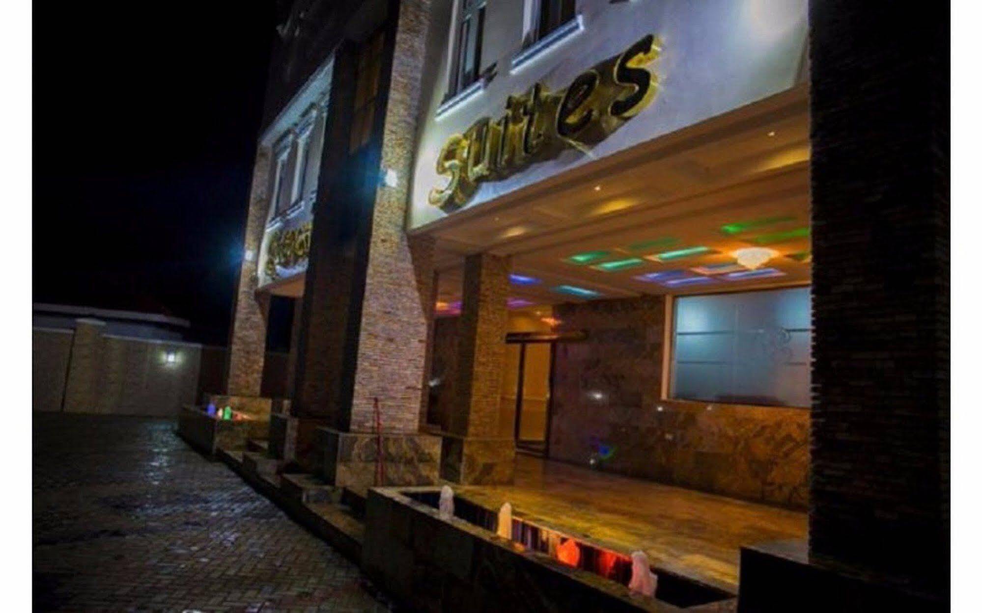 Cubana Suites Mobushipe Exterior photo
