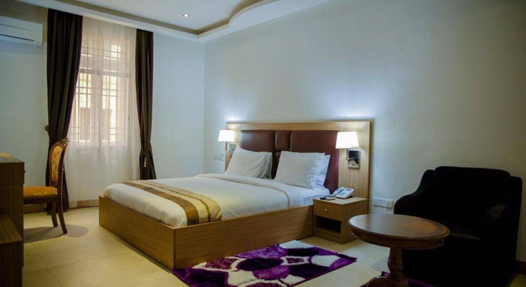 Cubana Suites Mobushipe Exterior photo