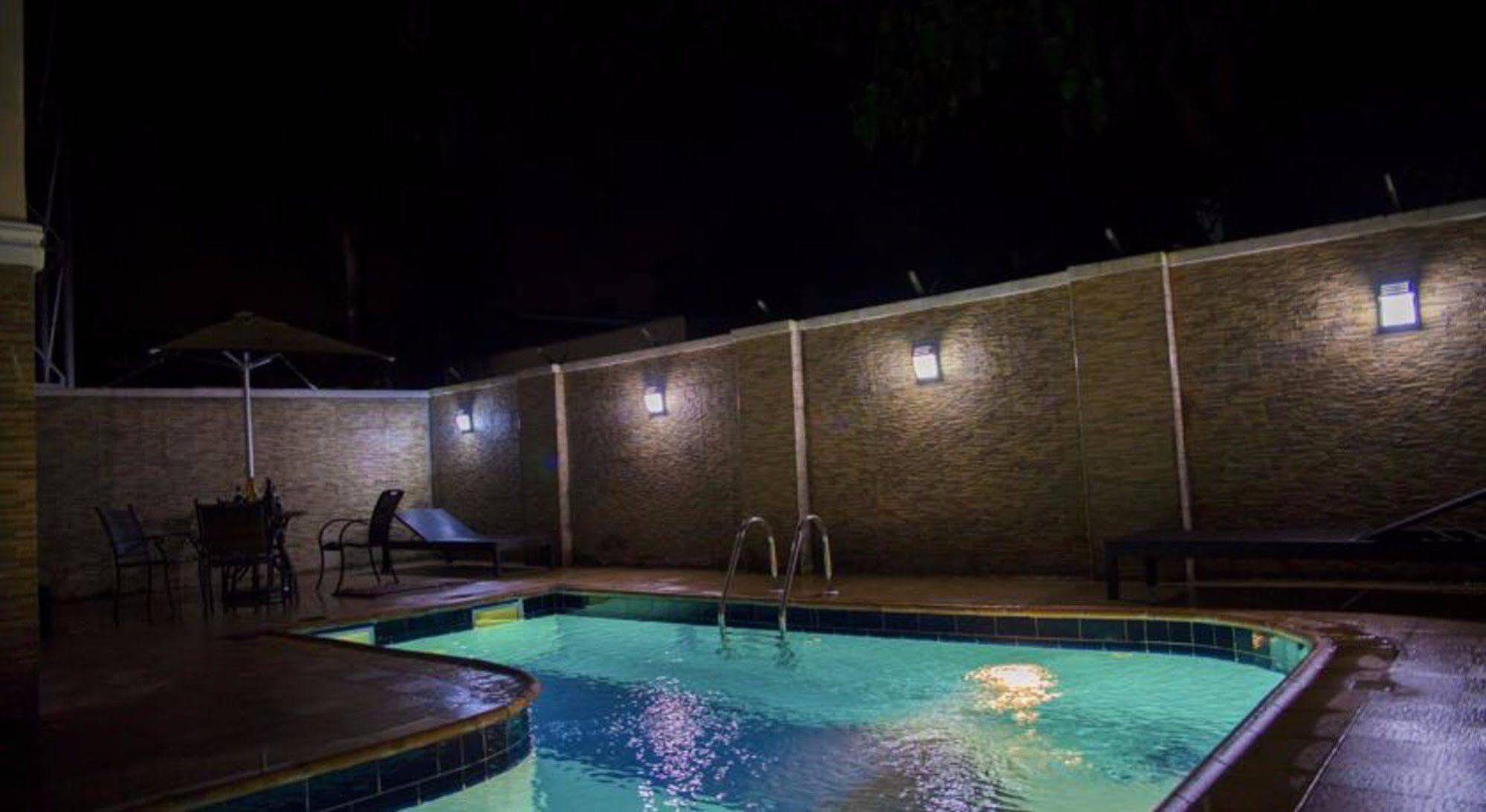 Cubana Suites Mobushipe Exterior photo